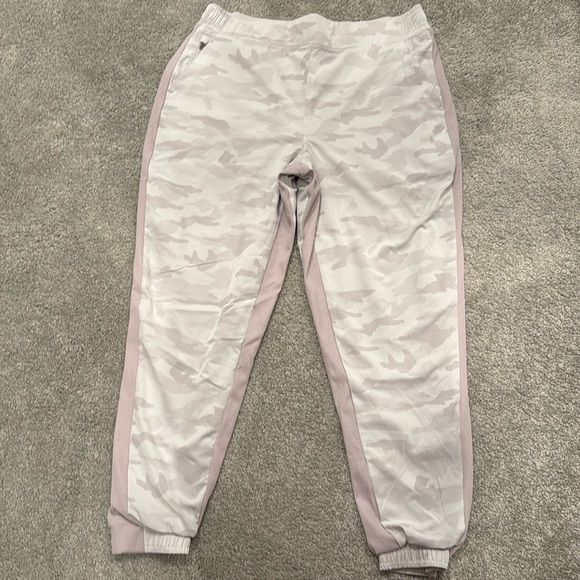 Athleta Pants - Mauve camo Athleta joggers